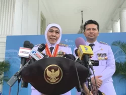 Kelakar Prabowo: Bu Khofifah Cocok Jadi Pertama Menteri