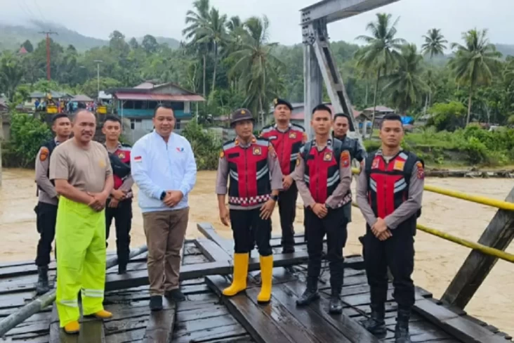 Tinjau Jembatan Sungai Oyo yang dimaksud Putus, Legislator Partai Perindo Nias Barat Serukan Percepatan Pembangunan