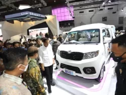 Jokowi Digugat Calon Pembeli Mobil Esemka