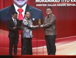 Pemimpin Hebat Jaga Sinergi Pusat-Daerah, Mendagri Dapat Penghargaan Indonesia Kita Awards