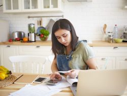 7 Kebiasaan Harian di Rumah Akibat Kekhawatiran Finansial