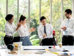 Tips Liburan Akhir Tahun Bebas Pinjol dan Pay Later! Healing Aman dan Nyaman