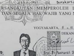Tak Peduli Larangan, Elida Netti Berani Pegang Ijazah Jokowi, Langsung Merinding dan Terharu