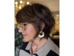 7 Gaya Rambut Pendek untuk Wanita 40-an