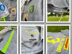 Lelang Jersey Mantan Kapten Persebaya untuk Bantu Korban Banjir dan Longsor Sumatera!