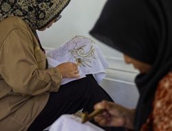 Cerita Gen Z Padang Membatik dengan Minyak Sawit