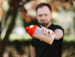 Perbedaan Whey Isolate dan Concentrate, Mana yang Tepat untukmu?
