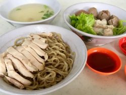 Enam bakmi legendaris Jakarta Barat, dari ayam kampung hingga sambal matah