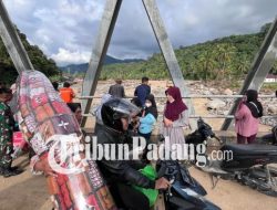 3 Berita Populer Padang: Hubungan Sesama Jenis Guru, Nenek Trauma Banjir, dan Ibu Jemut Jasad Anak