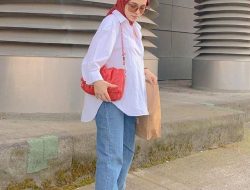 15 OOTD Putih Jeans Hijab, Sederhana Tapi Menawan!