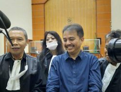 Roy Suryo Sebut Jokowi Bukan Negarawan, Akui Periksa Skripsi