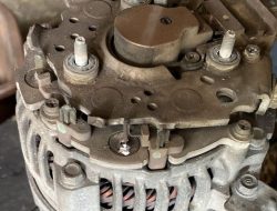 Lampu Motor Menyala, Suara Mesin Mendengung? Ini Penjelasannya!