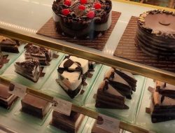 Mencicipi Kelezatan Cokelat Surabaya: Dari Toko Legendaris ke Kafe Modern