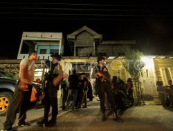 Serangan misterius sasar DJ Donny: Rumah dilempar molotov, sebelumnya paket bangkai ayam