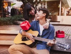 10 Puisi Cinta Romantis untuk Kekasih