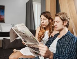 Orang yang Masih Baca Koran Fisik Ternyata Punya 9 Kualitas Ini, Menurut Psikologi