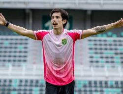 Penggemar Persebaya Kritik Wasit yang Sering Beri Kartu kepada Francisco Rivera