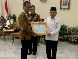 PWI Beri Penghargaan Kepada Dahlan Dahi atas Kiprahnya Menyatukan Dua Kubu