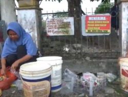 Penjual Bunga dan Pembersih Makam di Pekanbaru Jelang Ramadan, Sari Ali Tak Peduli Untung