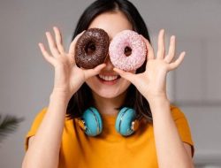 Orang yang Suka Makanan Manis Sedang: 9 Kepribadian yang Terungkap oleh Psikologi