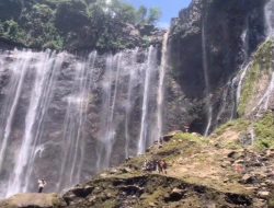 Bupati Lumajang Tanggapi Santai Klaim Pemkab Malang, Nikmati Air Terjun Tumpak Sewu dari Lumajang
