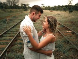 90 tebak-tebakan romantis yang bikin baper