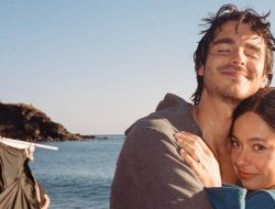 10 serial romantis Netflix untuk ibu hamil yang menggugah hati