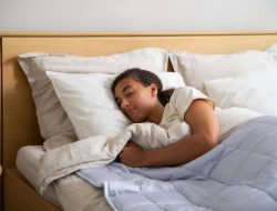 5 Kebiasaan Malam untuk Tubuh Lebih Rileks