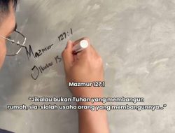7 Foto Fabio Asher Menghiasi Rumah Baru dengan Ayat Suci