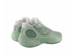 5 sepatu basket New Balance terbaik untuk performa maksimal di lapangan!