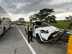 Mudik Lebaran Berakhir Tragis, 2 Mobil Tabrakan di Tol Solo-Ngawi, 1 Tewas