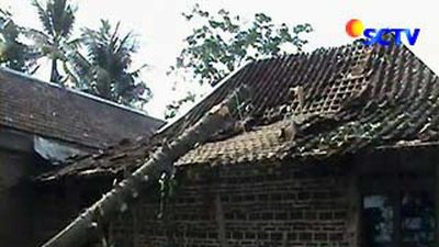 Viral, Rumah di Karangawen Pati Dihancurkan Mesin Berat. Hasil Kerja Pekerja Migran