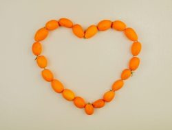 Makna emoji cinta oranye, tanda persahabatan yang hangat