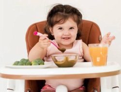 Cara mudah ajarkan anak makan sayur sejak MPASI!