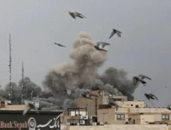 Rudal Iran Serang Pabrik Kimia, Warga Israel Kunci Rumah Rapat