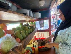 Dewi Berdagang Rujak, Syariah Buka Jalan Anak Masuk Kuliah