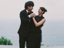 Senyum Sheila Dara Rayakan Ulang Tahun Almarhum Vidi Aldiano Bersama Sahabat