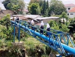 Cerita Siswa SMP Medan yang Bertaruh Nyawa Melewati Pipa untuk Sekolah