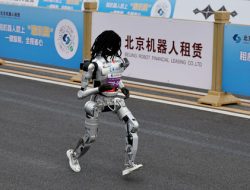 Pesatnya Industri AI Tiongkok, Robot Ungguli Manusia di Half-Marathon Beijing