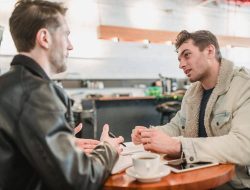 5 cara menjadi pendengar hebat secara filosofis dan empatik