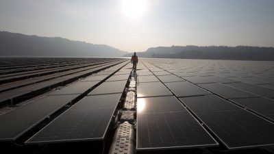 Prabowo Butuh Dana Besar untuk Capai 100 GW Energi Surya