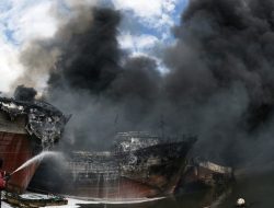 Kronologi Dua Pria Dibakar Hidup-hidup di Pelabuhan Benoa, Satu Selamat