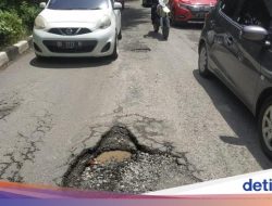 Jalan Kampung Ring 1 PT KTU Berlubang, Warga: Kapan Kami Berhenti Makan Debu?