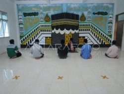 Kembali ke Pesantren, Perpisahan Santri di Pangkalpinang Penuh Haru