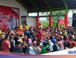 Grebeg 1.000 Ketupat Meriahkan HUT ke-21 PW Jateng di Biak Numfor